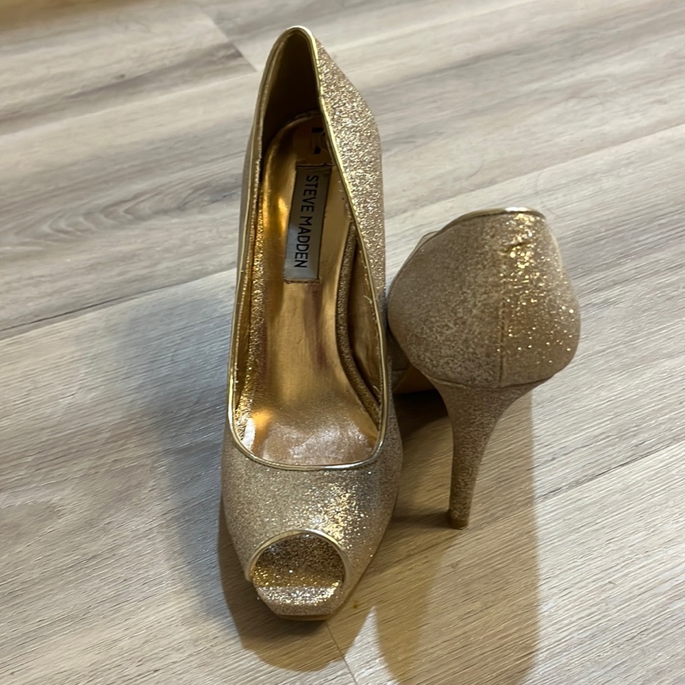 Steve Madden Platform Peep Toe Gold Pumps